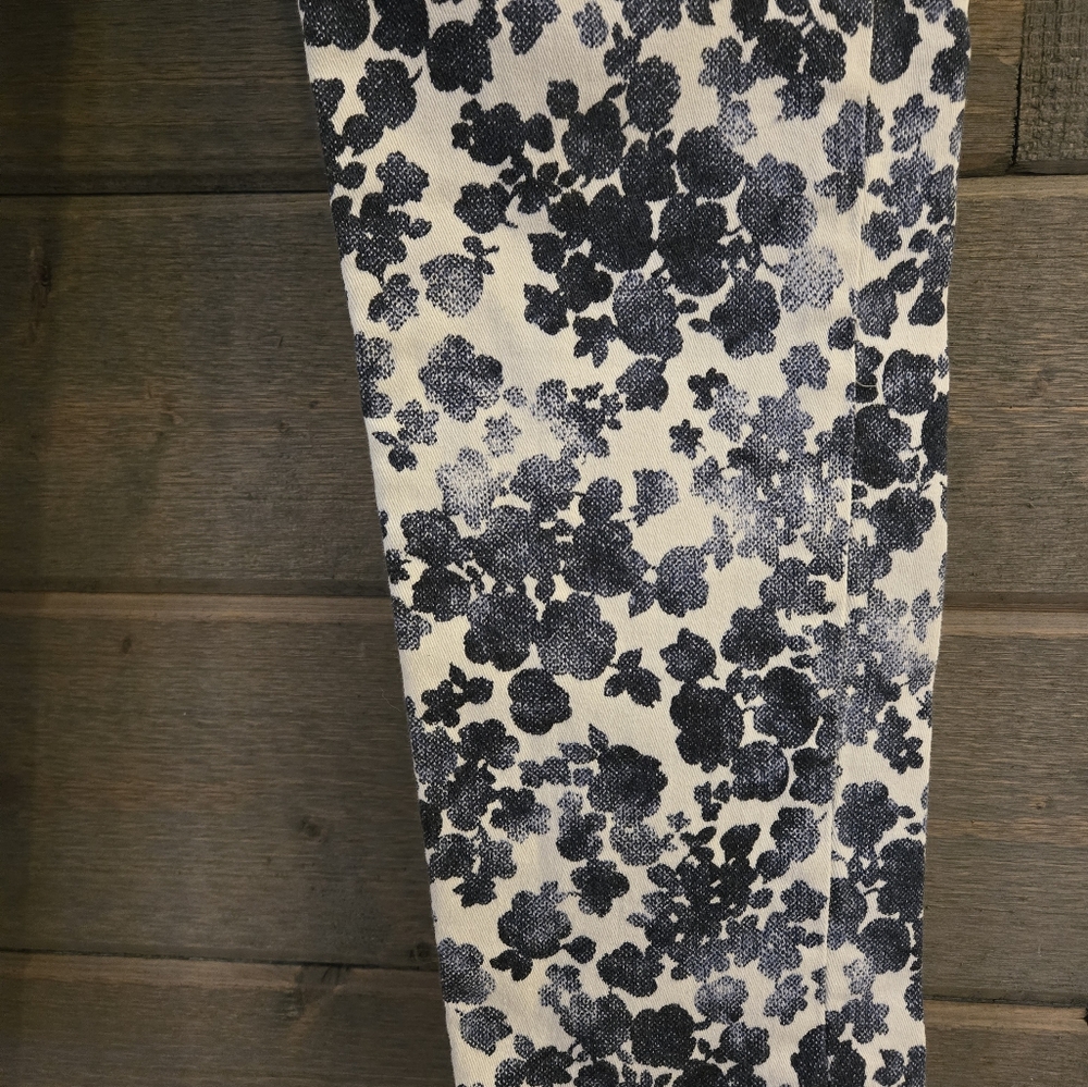 Michael Kors Izzy Floral Print Cropped Skinny Jeans Size 2P Petite Blue White - Picture 3 of 9